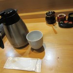 Sukiyaki shabu shabu kaiseki ryouri azuki - お茶は　セルフ
