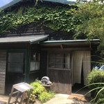 平尾台蕎麦処　えん - 前回撮った外観。まだ葉が緑だった。