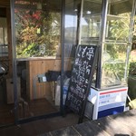 平尾台蕎麦処　えん - 正式にはとも亭。この辺りを 見ると、多少はお店らしき雰囲気。(^^;