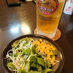 ステーキレストラン がんねん - セットのサラダとビール