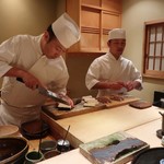 てんぷら　成生 - 大好きな蓮根、海老の下ごしらえ中