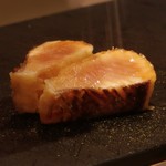 てんぷら　成生 - 切った直後、塩を振ってます