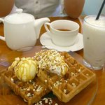 cafe Yummy Waffle - キャラメルワッフル