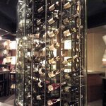 鉄板カウンター内にあるワイン