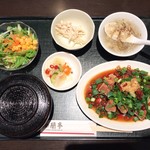 蘭亭 - 蘭亭特製酢豚定食 ごはん・漬物・ミニ小鉢・サラダ・スープの5品付き 1050円(税込)
