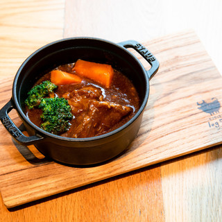 とろとろ牛肉のデミグラス煮込み