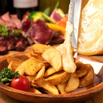 花畑牧場ラクレットチーズ×夜景×肉バル ラ・リゾート 三宮