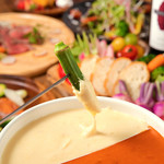 花畑牧場ラクレットチーズ×夜景×肉バル ラ・リゾート 三宮