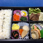 まかない屋 - 蓋を開けると、写真で見た通りのお弁当が♡ご飯がとても美味しい！！