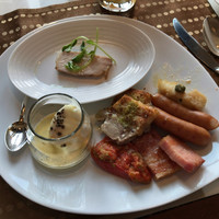 RISTORANTE OZIO - ・豚バラ肉の香草パン粉焼きマスタード
                ・鱈のフリット トマトとケッパーのソース
                ・トマトの香草パン粉焼き
                ・ソーセージ
                ・ベーコン
                ・ローストポーク
                ・エッグ スラット