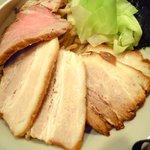 つけ麺 五ノ神製作所 - 塩と醤油のバラ４枚と肩ロースは、絶品