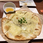 Itariambarukomugi - ・4種チーズ クリスピーピザ637円税込