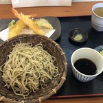 Yuugaku - 十割(粗びき) 1,000円、天ぷら えび2尾、野菜3種 500円