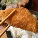 とんかつ ひろまつ - この子にも一本取られました。一口サイズなのにしっかりしてます。