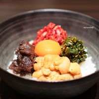 焼肉うしごろ 銀座並木通り店 - ユッケと牛しぐれ、生雲丹・ヤンニョムのTKG