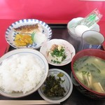Doraibuin Yuuhi - 暫く待つと注文した塩さば定食７８０円の出来上がりです。
                        
