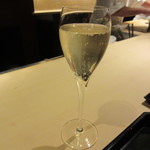 銀座うち山 - スパークリングワイン　酵母の泡　グラス　1000円+Tax