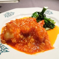 華都飯店 OsakaMetro本町ビル店 - 大海老のチリソース　殻が付いたままで食べにくい