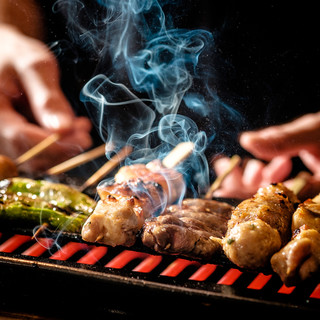 Yakitori (grilled chicken skewers) grilled with all our heart, one by one! !