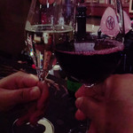 ワインバーチンクエチェント - ワインで乾杯
            赤とスパークリング