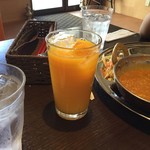 インドネパール料理 ヒマラヤキッチン - 【選べるカレー Aセット 850円】100％果汁タイプのオレンジジュースでした。