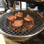 立呑み処 七輪炭火ホルモン 田 - 