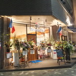 オープン初日お花がいっぱい！