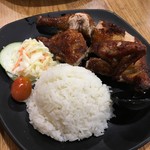 Rasapura Masters(MARINA BAY Sands FOODCOURT) - 泰豊のご近所。ぶら下げてグリルされる鶏たちが目印。