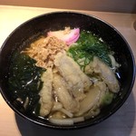 玄海うどん - ごぼう天うどん(420)
            ごぼう天が斜め切りタイプに変わっていた。