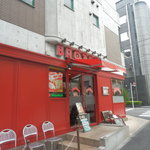 赤を基調に洗練された外観です！