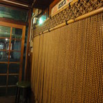 Kawajirou - 閉店間近で縄暖簾が店内に