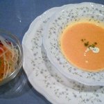 欧風家庭料理 VON - ＶＯＮ　ランチスープ（パンプキン）とサラダ.jpg