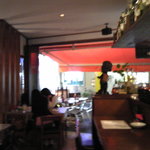 VAMOS kitchen - カウンター席より店内を望む