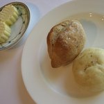 ル・ジャンティオム - ハーブパンとライ麦パンの自家製パン