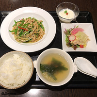 中国料理 豪華 - 豚肉とピーマンの細切り炒め定食