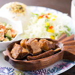 Choice lunch plate with a choice of 2 main dishes, drink fee + 750 yen