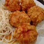 中国料理 鴻運楼 - 若鶏の唐揚げ香味ソースかけ