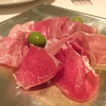 エノテカ・オルモ・デル・カウカソ - イタリアハムの盛り合わせ・・。