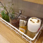 カレーの店 ガン爺 - この調味料達が良い仕事するんですよね！