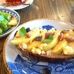 ブリコラージュ ブレッド アンド カンパニー ダイニング・カフェ - わたし的に、これ3回目(*´∀｀)ﾉ　お気に入り♡　王林リンゴやさしい甘さ、チーズの個性とバランス良いのです。20181122