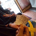 無鉄砲  - 丸椅子に座って待ちます～その間にラーメンの好みを聞いてくれます