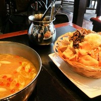 御膳房 銀座店 - 雲南キノコ火鍋