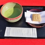 依水園　三秀 - 抹茶・もなか　850円