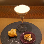 レンゲ - デザート　　ミルクティのチェー、成城産 和栗のパルフェ、南瓜の揚げ雲呑