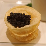 レンゲ - 上海蟹ミソのカスタードの揚げ餃子　オシェトラのキャビアを添えて