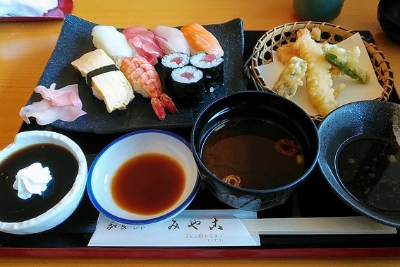 新しくて開放感のあるお寿司屋さん : 鮨 みや古