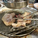 흥부골숯불돼지갈비 - 생삼겹살(センサムギョプサル／生サムギョプサル 200g) 14000₩