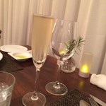 サラマンジェ ド ヨシノ - スパークリングワインで乾杯です