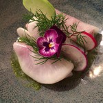 サラマンジェ ド ヨシノ - 佐島のアカムツをツルムラサキのソースでいただきます