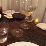 サラマンジェ ド ヨシノ - はエゾシカに合わせて赤ワインをグラス半分ずついただきました